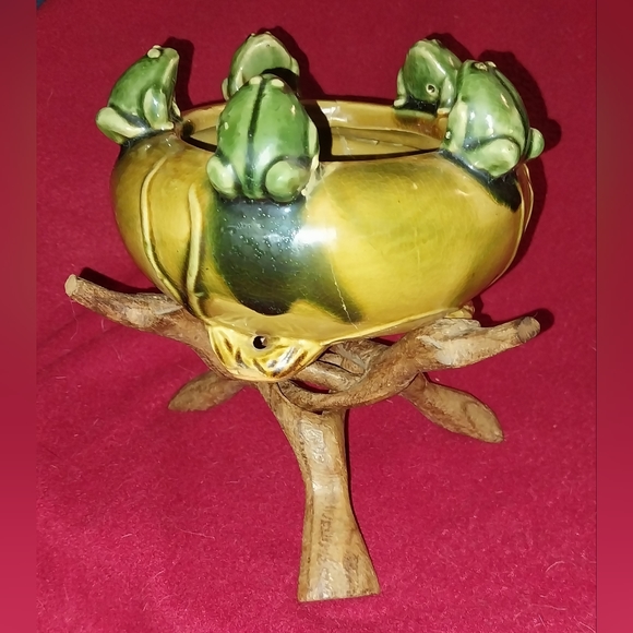 Beautiful Majolica Style Frog on a Log Pottery Wooden 3 Footed Planter 6.5"x7" - Picture 1 of 11
